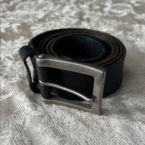 Levi’s Genuine Leather Belt – Men’s Size XL (42–44)
